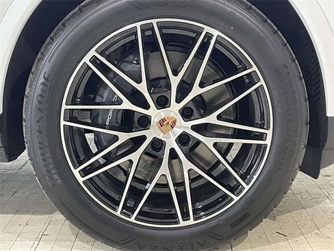 New 2026 Porsche Cayenne image 14