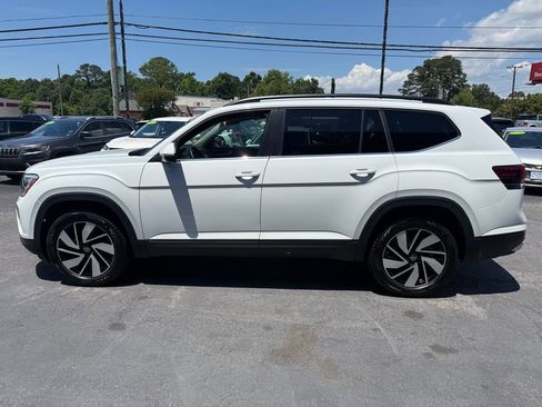 Used 2025 Volkswagen Atlas SE AWD/4WD image 4