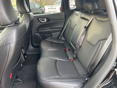 Used 2025 Jeep Compass Trailhawk image 13