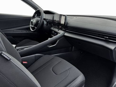Certified 2025 Hyundai Elantra SEL FWD image 23