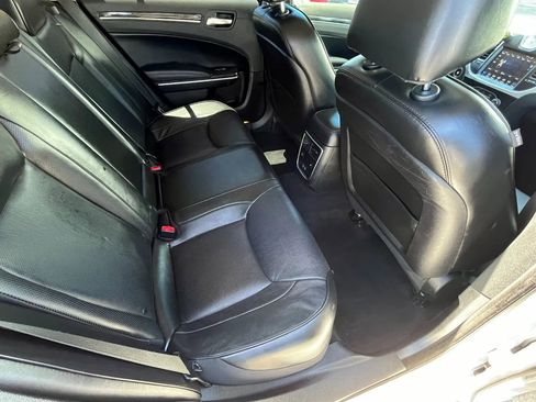 Used 2019 Chrysler 300 Limited image 15