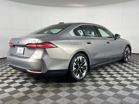 Certified 2024 BMW 540i xDrive w/ Premium Package AWD/4WD image 5