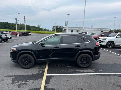 Used 2019 Jeep Cherokee Latitude Plus w/ Cold Weather Group AWD/4WD image 2