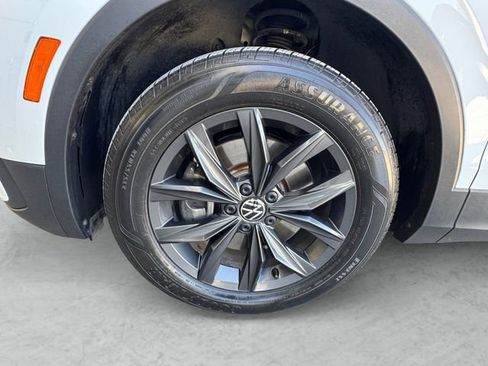 Used 2024 Volkswagen Tiguan SE image 23