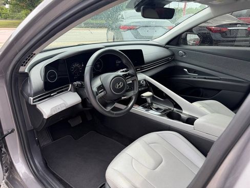 Used 2024 Hyundai Elantra Limited FWD image 9