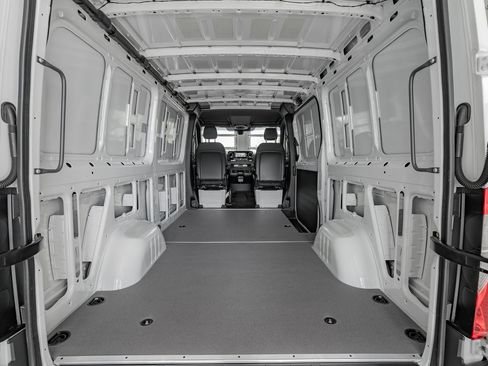 Used 2025 Mercedes-Benz Sprinter 2500 image 33