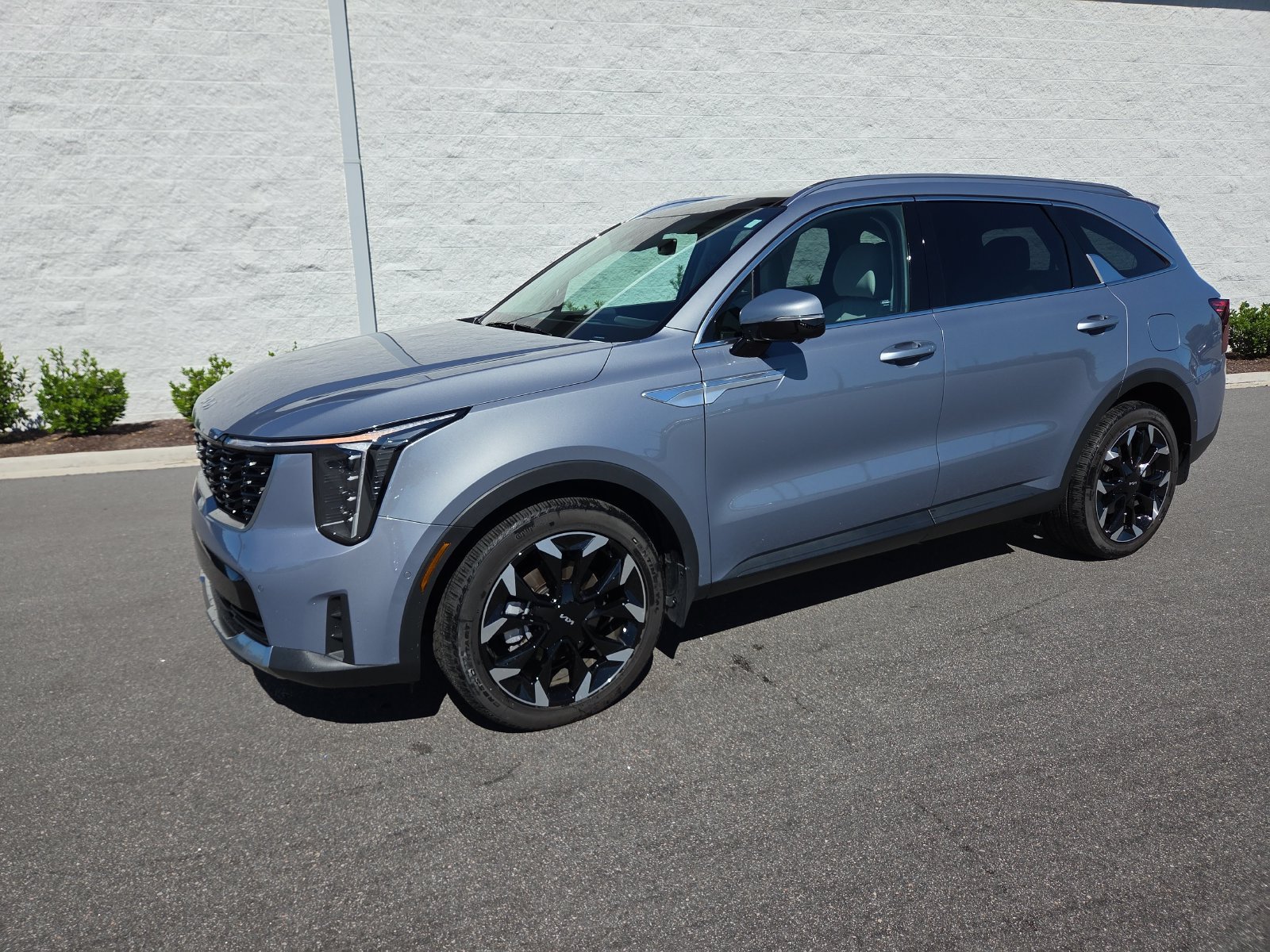 Certified 2025 Kia Sorento SX FWD image 1