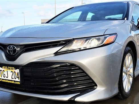 Used 2018 Toyota Camry LE FWD image 9