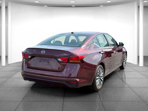 Used 2024 Nissan Altima 2.5 SV FWD image 7
