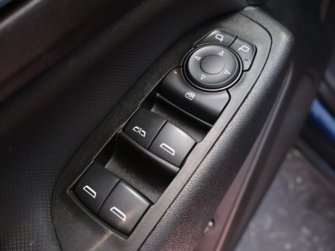 Used 2022 Chevrolet Equinox RS w/ Infotainment Package image 8