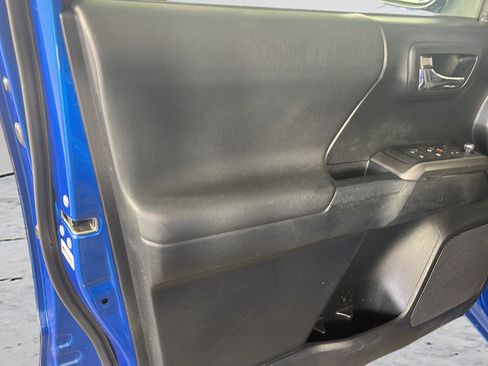 Used 2016 Toyota Tacoma TRD Sport w/ Towing Package AWD/4WD image 9