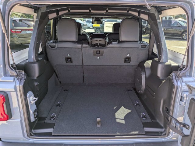 New 2026 Jeep Wrangler Unlimited Sahara AWD/4WD image 13