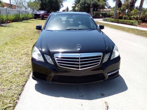 Used 2013 Mercedes-Benz E 350 4MATIC Sedan image 2