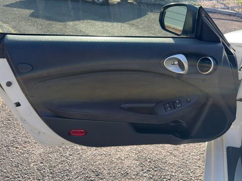 Used 2014 Nissan 370Z Touring image 18