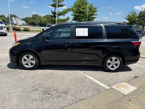 Used 2017 Toyota Sienna LE FWD image 19