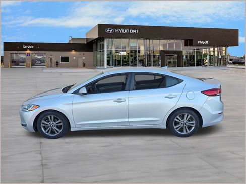 Used 2018 Hyundai Elantra SEL image 2