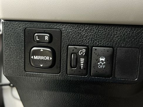 Used 2013 Toyota RAV4 LE image 37