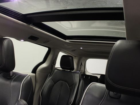 Used 2023 Chrysler Pacifica Limited FWD image 39