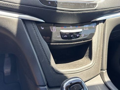 Used 2017 Cadillac XT5 Luxury FWD image 18