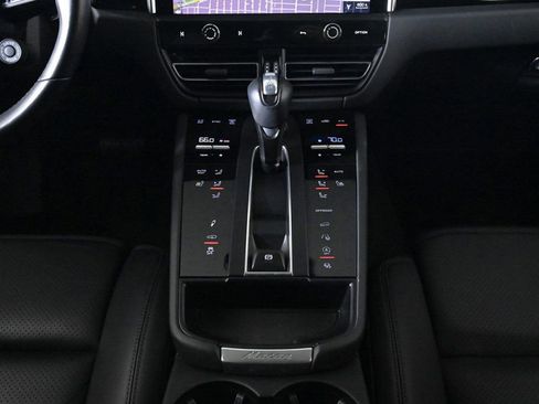 Certified 2023 Porsche Macan S image 17