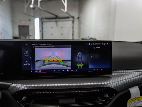 Used 2025 BMW 330i xDrive Sedan w/ Convenience Package image 15