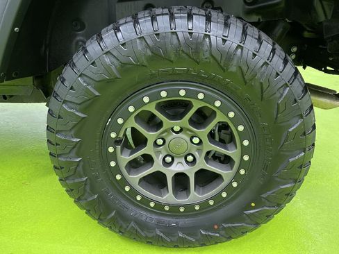 Used 2022 Jeep Wrangler Unlimited Rubicon w/ Xtreme Recon 35" Tire Package image 15