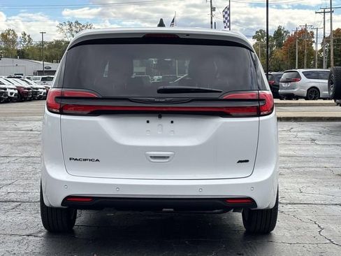 New 2026 Chrysler Pacifica Select image 33