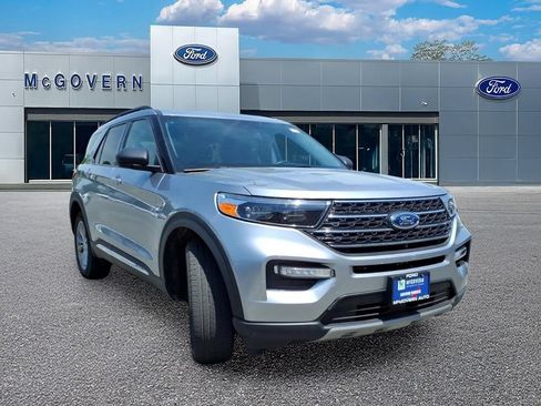 Used 2023 Ford Explorer XLT w/ Equipment Group 202A AWD/4WD image 5