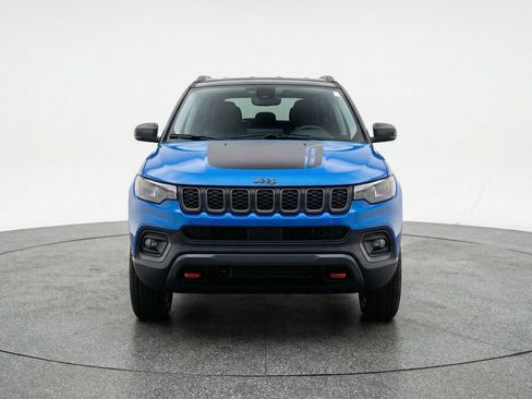 Used 2025 Jeep Compass Trailhawk image 2
