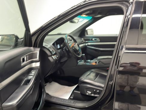 Used 2016 Ford Explorer XLT w/ Equipment Group 202A AWD/4WD image 2
