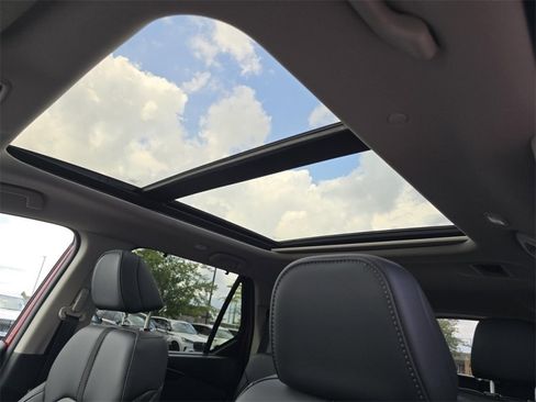 New 2025 Honda Pilot Touring image 3