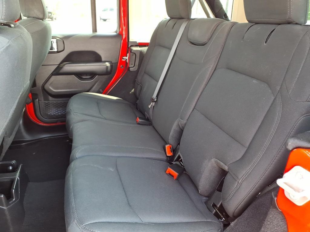 Used 2022 Jeep Wrangler Unlimited Sahara w/ Cold Weather Group AWD/4WD image 15