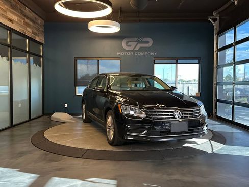 Used 2017 Volkswagen Passat 1.8T SE FWD image 1