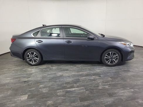 Used 2024 Kia Forte LXS image 3