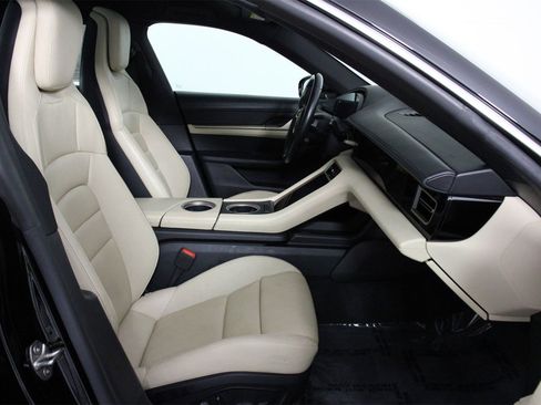 Used 2022 Porsche Taycan 4S image 29