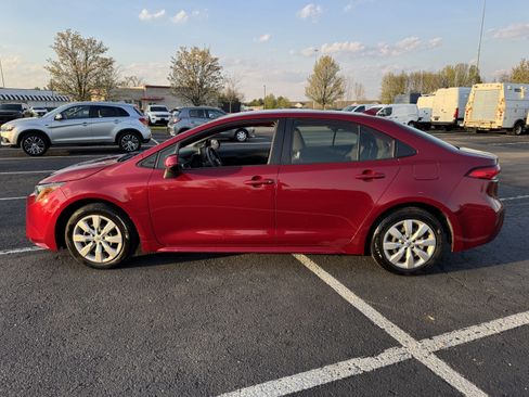 Used 2022 Toyota Corolla LE FWD image 9