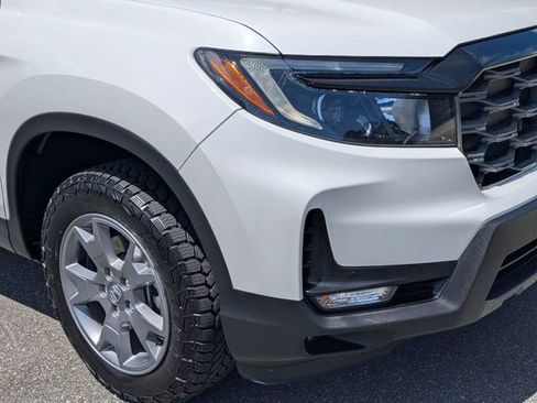 Certified 2025 Honda Passport TrailSport image 2
