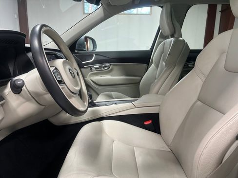 Used 2020 Volvo XC90 T6 Momentum w/ Protection Package image 20