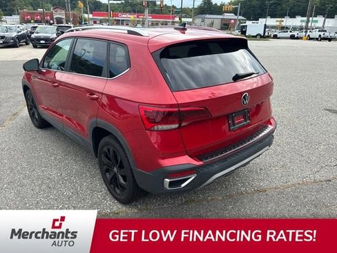 Used 2022 Volkswagen Taos SE w/ Panoramic Sunroof Package FWD image 6