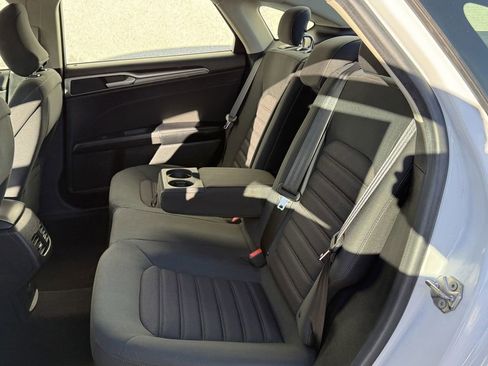 Used 2019 Ford Fusion SE image 28