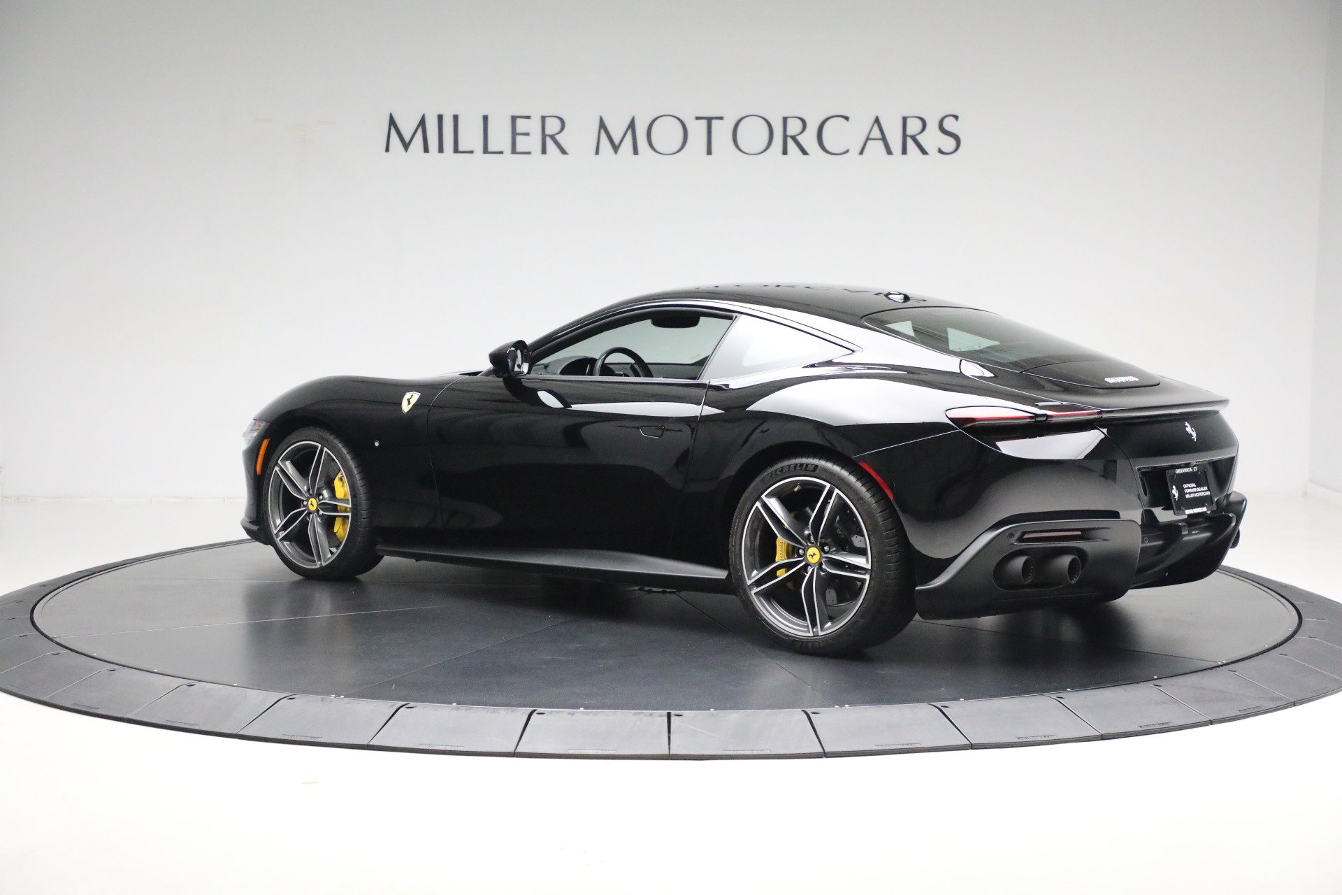 Certified 2021 Ferrari Roma RWD image 4