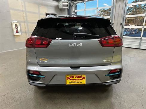 Used 2022 Kia Niro EX w/ Cold Weather Package image 4