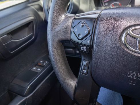 Used 2022 Toyota Tacoma SR AWD/4WD image 19