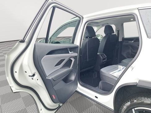 New 2025 Volkswagen Tiguan SE AWD/4WD image 13