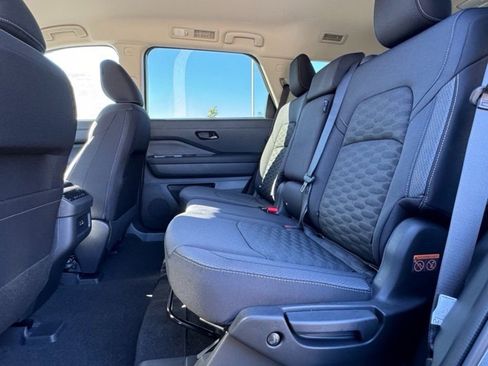 Certified 2025 Nissan Pathfinder SV w/ Black Appearance Package image 18