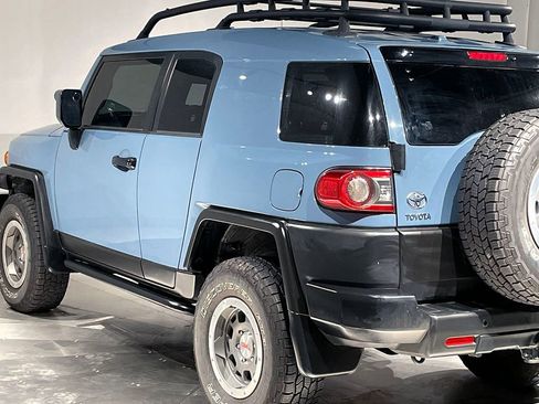 Used 2014 Toyota FJ Cruiser 4WD image 30