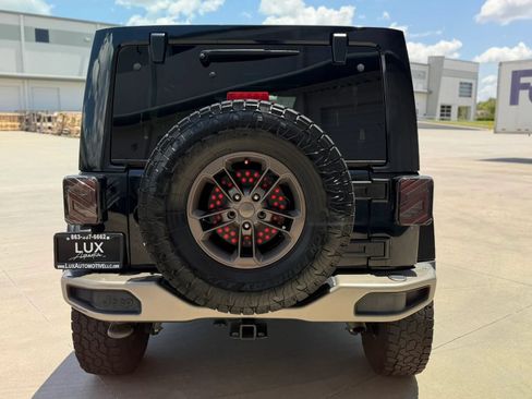 Used 2017 Jeep Wrangler Unlimited Sahara AWD/4WD image 9