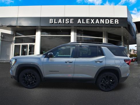Used 2025 GMC Terrain Elevation w/ Elevation Premium Package AWD/4WD image 8