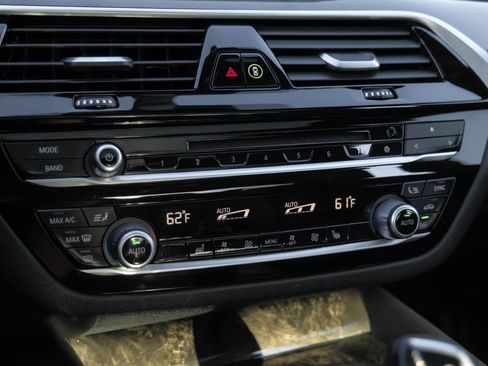 Used 2019 BMW 530i xDrive image 30