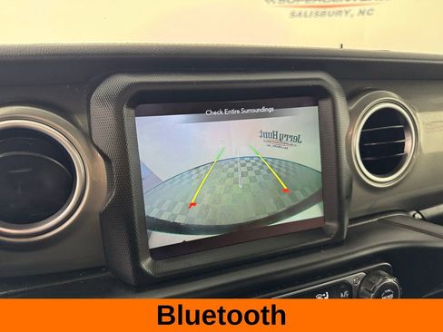 Used 2022 Jeep Wrangler Unlimited Sahara image 3